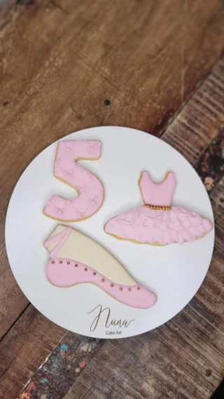 Instagram post from nunacakeart. This post is in position 3.