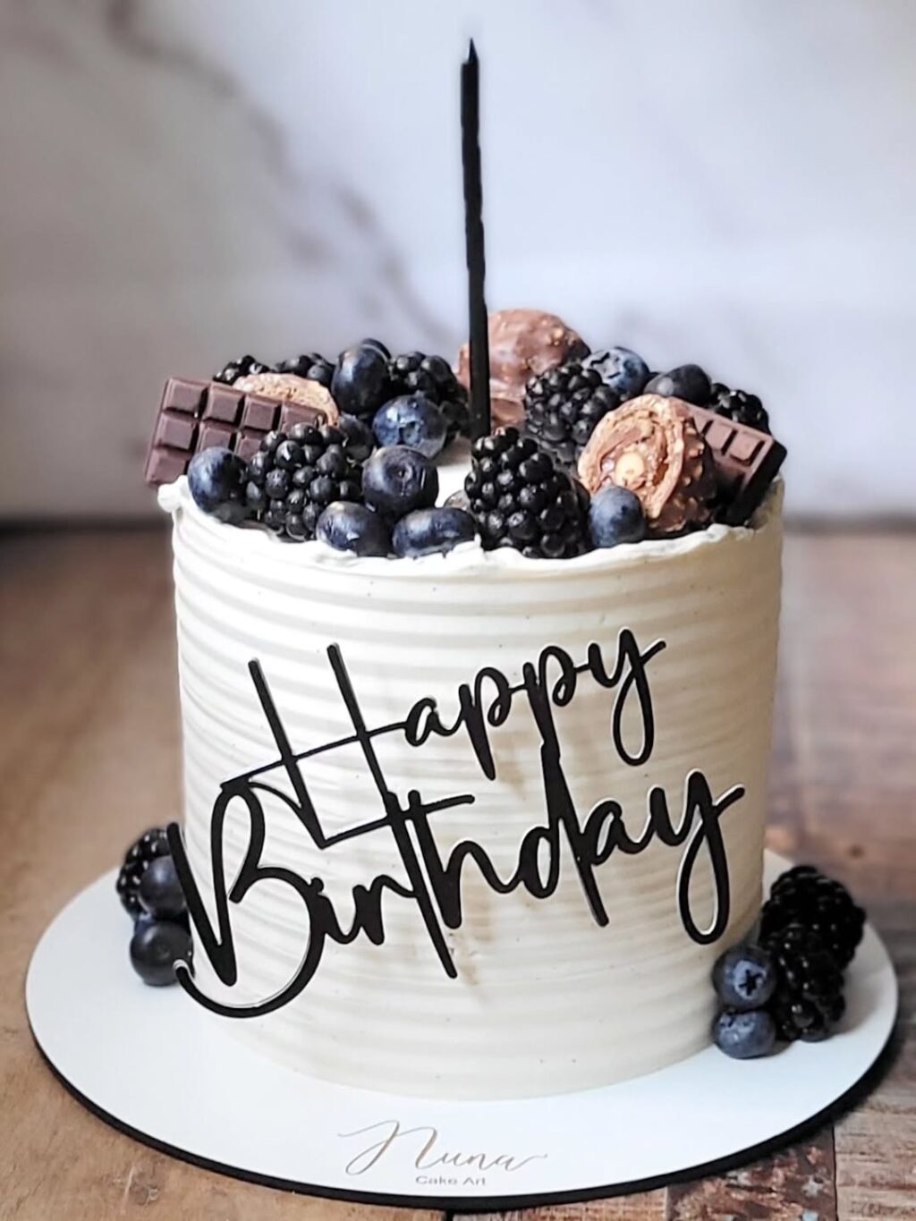 Instagram post from nunacakeart. This post is in position 1.