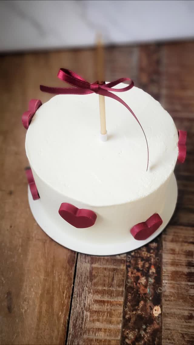 Instagram post from nunacakeart. This post is in position 1.