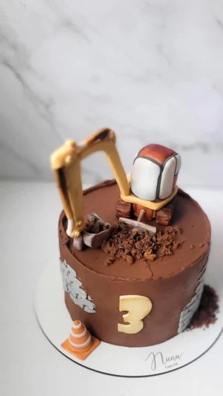 Instagram post from nunacakeart. This post is in position 2.